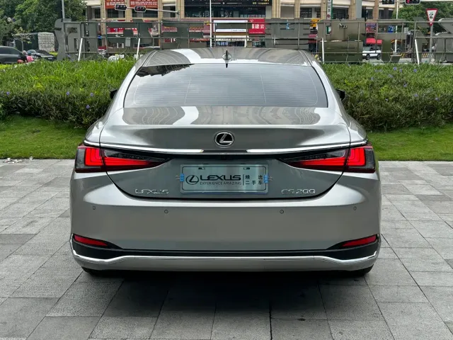 Lexus ES — Фото автомобиля 5