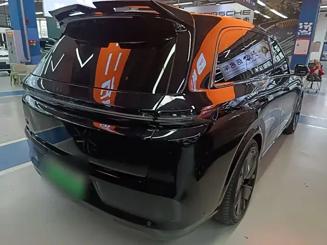 Li Auto L8 — Фото автомобиля 6