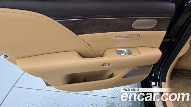 Genesis G90 Бензин 3.5 турбо AWD — Фото автомобиля 25