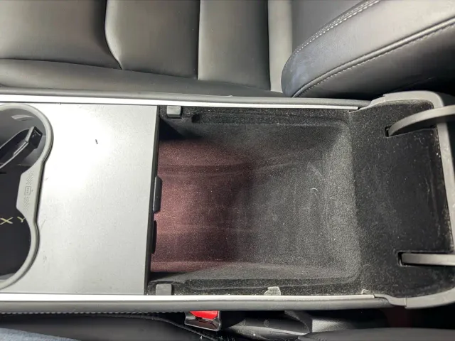 Tesla Model Y — Фото автомобиля 13