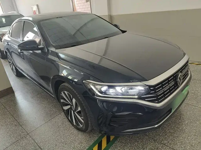Volkswagen Passat — Фото автомобиля 3
