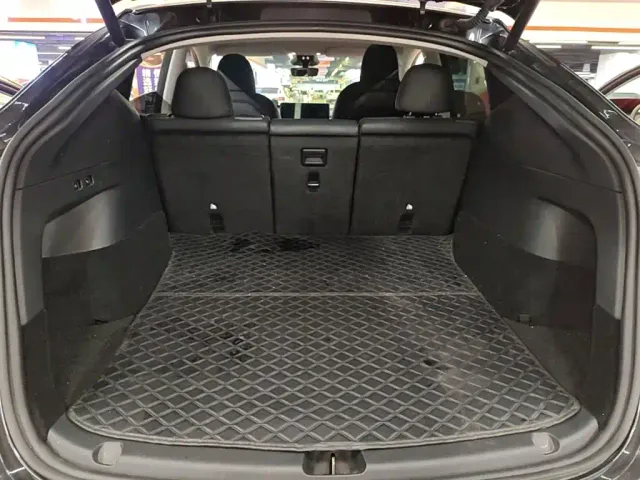 Tesla Model Y — Фото автомобиля 18
