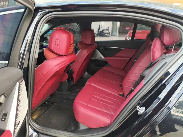 BMW 5 Series — Фото автомобиля 6