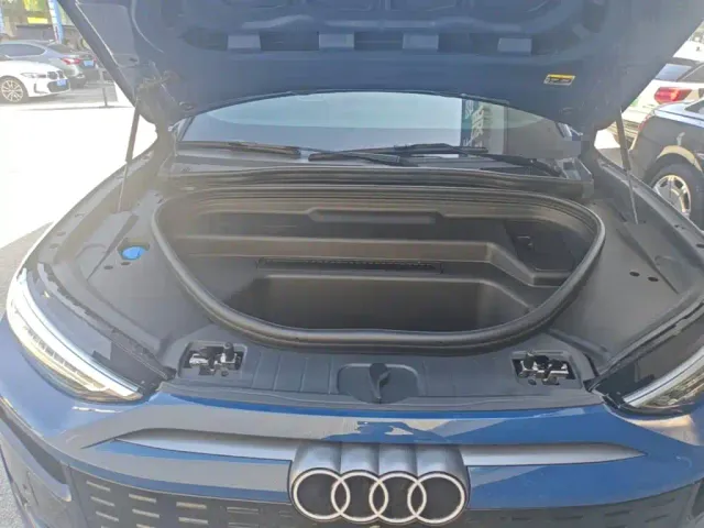 Audi Q6L e-tron — Фото автомобиля 24