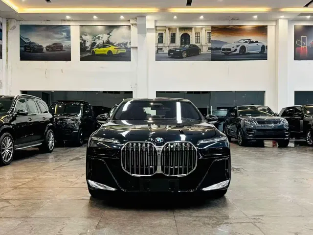BMW 7 Series — Фото автомобиля 2