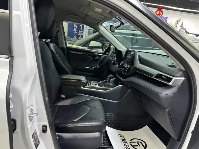 Toyota Highlander — Фото автомобиля 9