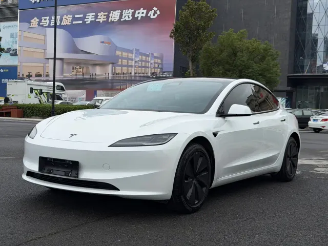 Фотография автомобиля — Tesla Model 3