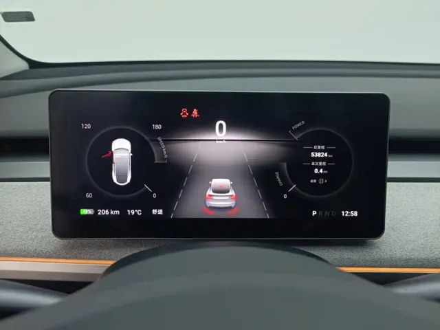 Tesla Model Y — Фото автомобиля 4