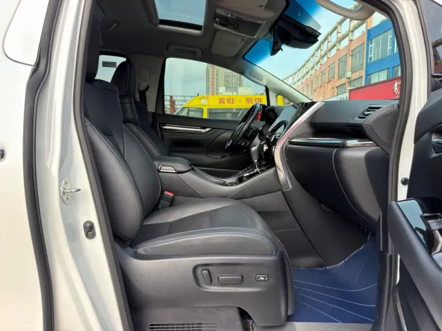 Toyota Vellfire — Фото автомобиля 11