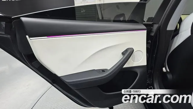 Tesla Model 3 — Фото автомобиля 14