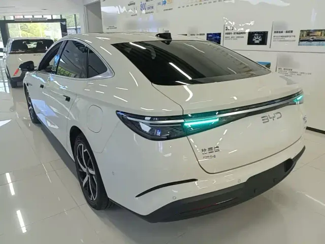 BYD Seal 07 DM-i — Фото автомобиля 4
