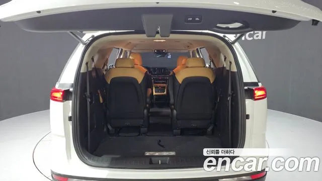 Kia Carnival Generation 4 — Фото автомобиля 20