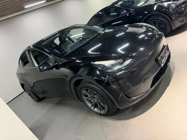 Tesla Model Y — Фото автомобиля 3