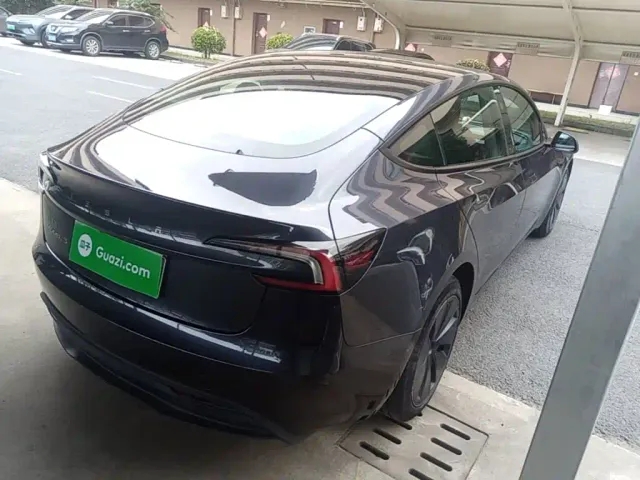 Tesla Model 3 — Фото автомобиля 6