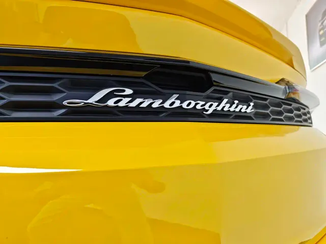 Lamborghini Urus — Фото автомобиля 14