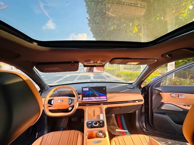 Geely Galaxy Starship 7 EM-i — Фото автомобиля 8