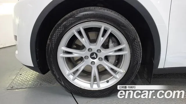 Tesla Model Y — Фото автомобиля 4