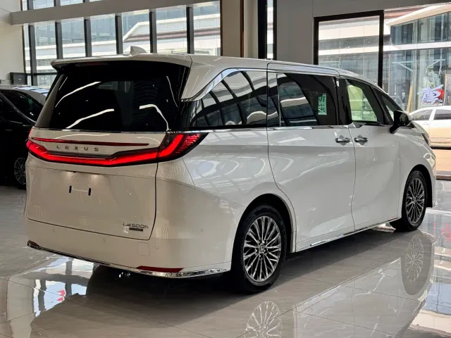 Lexus Lexus LM 2023 500h 6-Seater Prestige Edition — Фото автомобиля 17