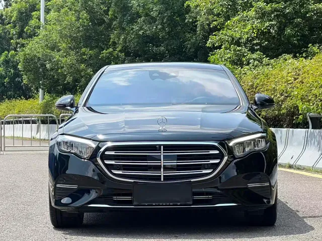 Mercedes-Benz E-Class — Фото автомобиля 2