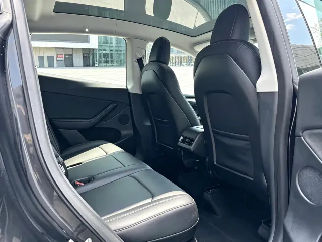 Tesla Model Y — Фото автомобиля 5