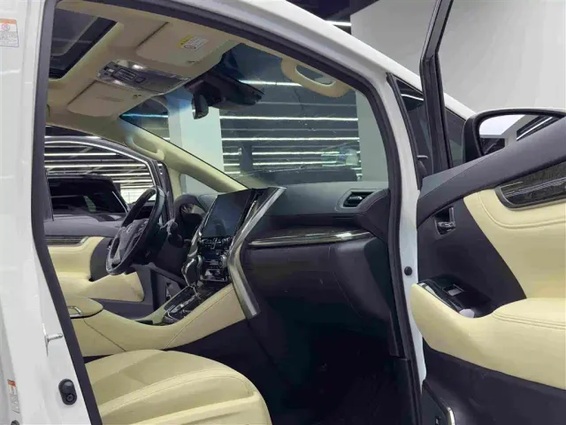 Toyota Vellfire — Фото автомобиля 10