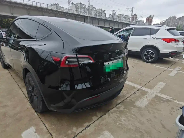Tesla Model Y — Фото автомобиля 5