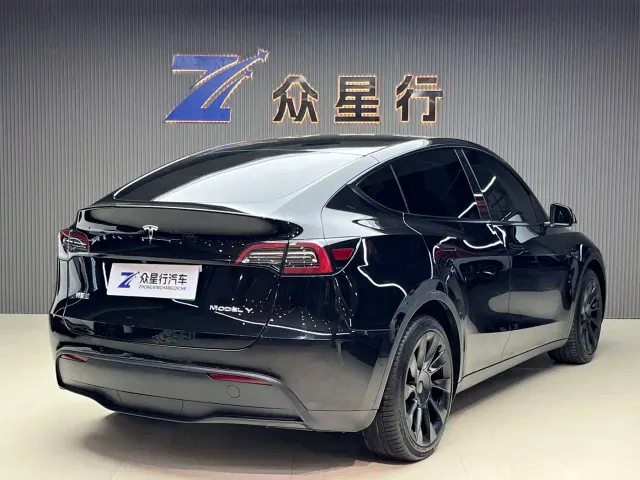 Tesla Model Y — Фото автомобиля 5