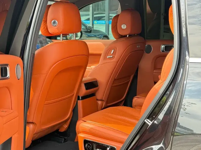 Li Auto L8 — Фото автомобиля 8