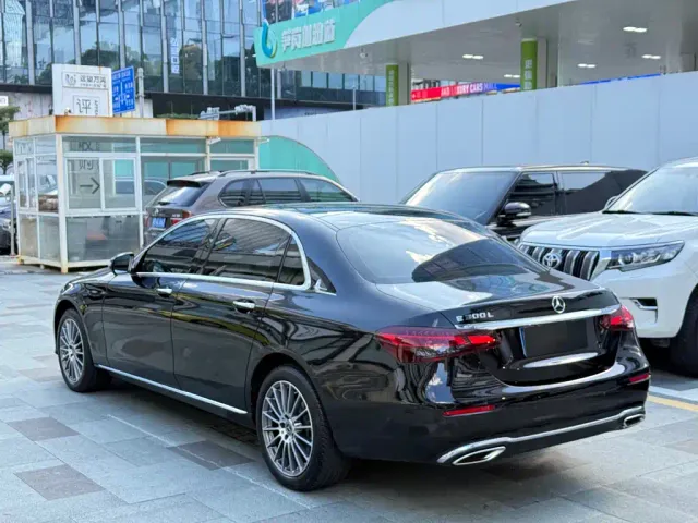 Mercedes-Benz E-Class — Фото автомобиля 20