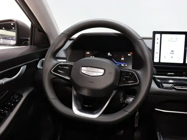 Geely Emgrand — Фото автомобиля 13