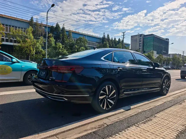 Volkswagen Passat — Фото автомобиля 5