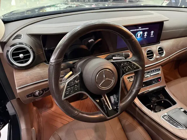 Mercedes-Benz E-Class — Фото автомобиля 11