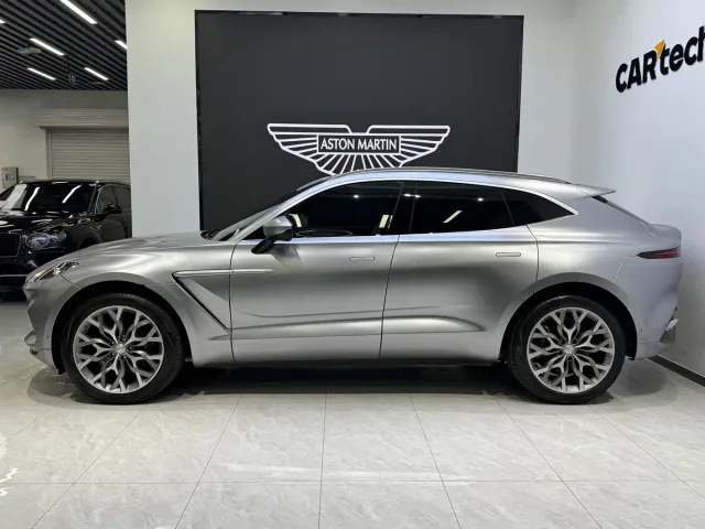 Aston Martin DBX — Фото автомобиля 7