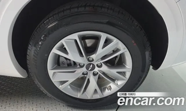 Genesis GV70 — Фото автомобиля 6