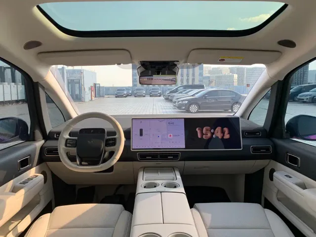 Li Auto MEGA — Фото автомобиля 7