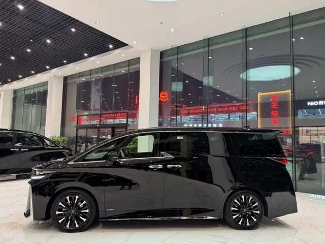 Toyota Vellfire — Фото автомобиля 13