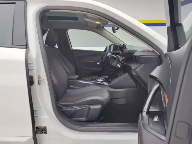 Peugeot 2008 — Фото автомобиля 8