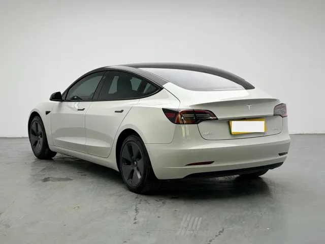 Tesla Model 3 — Фото автомобиля 6
