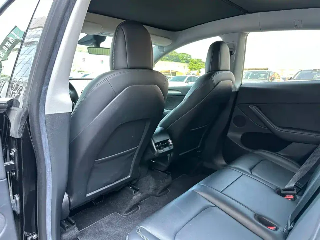 Tesla Model Y — Фото автомобиля 11