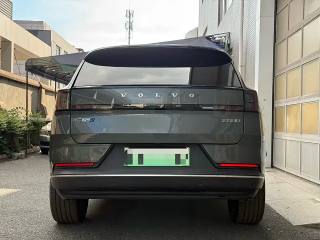 Volvo XC70 Plug-in Hybrid — Фото автомобиля 3