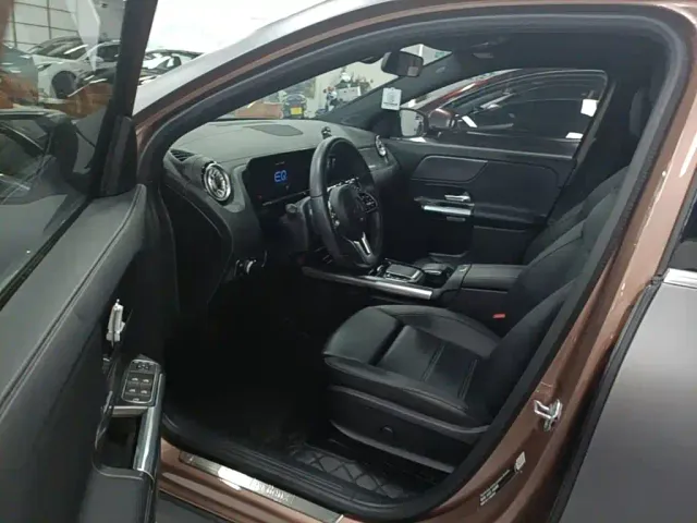 Mercedes-Benz EQA — Фото автомобиля 14