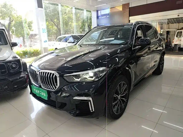Фотография автомобиля — BMW X5
