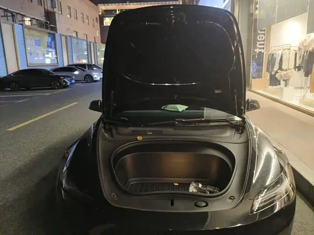 Tesla Model 3 — Фото автомобиля 3