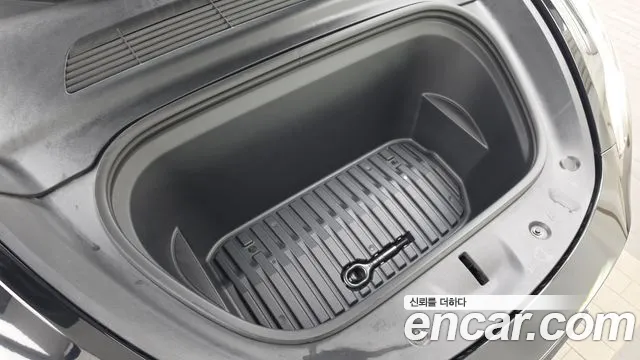 Tesla Model Y — Фото автомобиля 6