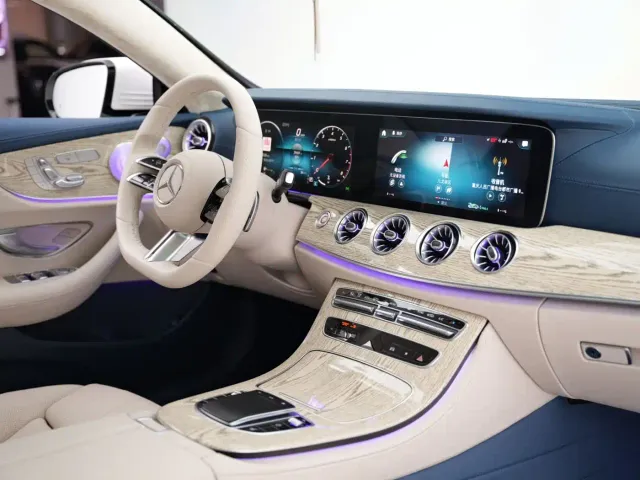 Mercedes-Benz E-Class — Фото автомобиля 3