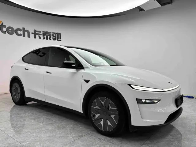 Tesla Model Y L — Фото автомобиля 3