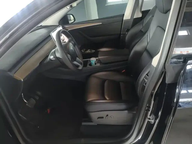 Tesla Model Y — Фото автомобиля 14