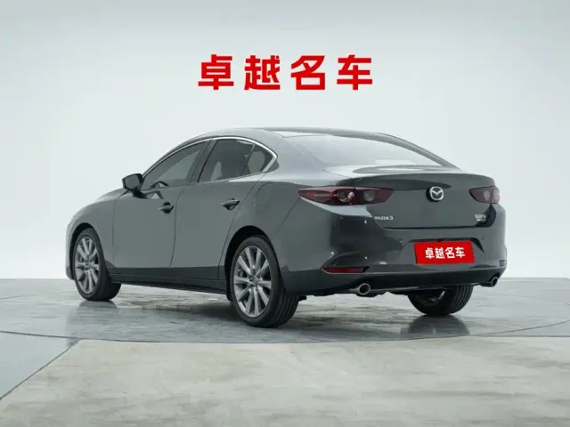 Mazda Axela — Фото автомобиля 8