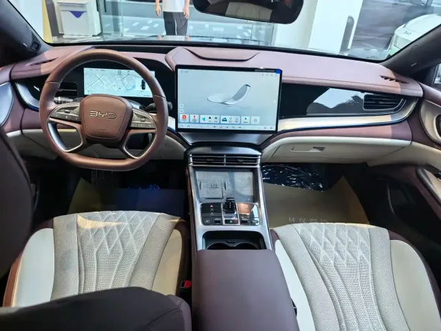 BYD Seal 07 DM-i 2025 Smart Drive Edition DM-i 1.5T 125km Flagship — Фото автомобиля 5