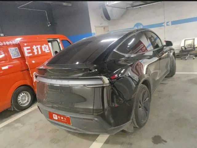 Tesla Model Y — Фото автомобиля 3